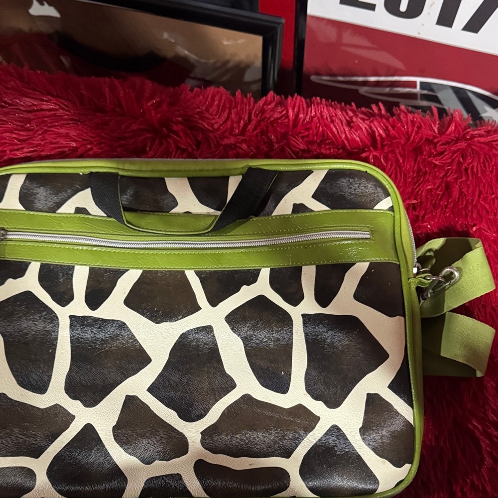 Green and Brown Giraffe Print Women's Bag